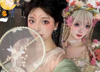 哈哈，特软儿Sona的睡裙，原图有点小懒散，照片说不定还不止这样哦。