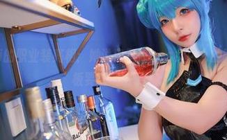 玉汇yuuhui的职业装亮相：她说自己在cos女强人的路上，又被老板要求加班了…