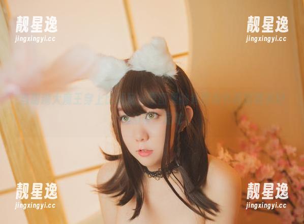 甜糖大魔王 当甜糖大魔王穿上比基尼,原图里的角度和色调别提多好,值得再三品味。
