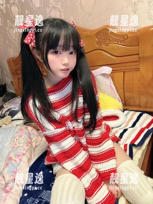 神沢永莉的班主任图包，双马尾黑丝上的小细节，让我突然想起了小学的某个课间……
