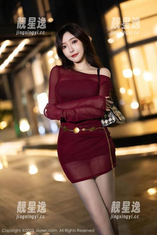 秀人网 - 好吧，这些高跟鞋在Kikibaby的高清合集里表现得宛如女王般，不过我是不太敢轻易靠近。