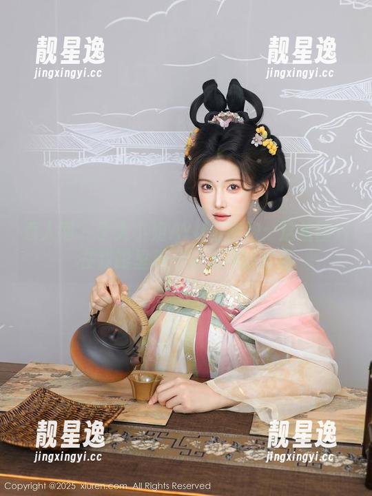 秀人网-于大小姐AYU 秀人网 - 于大小姐AYU与旗袍:这组图片在我眼里是一场无声的对话