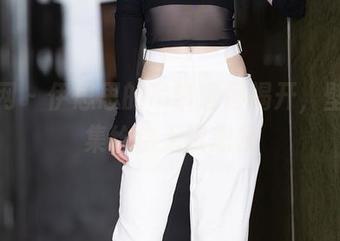 秀人网 – 伊思思的吊带逐层揭开，壁纸合集给你无限想象