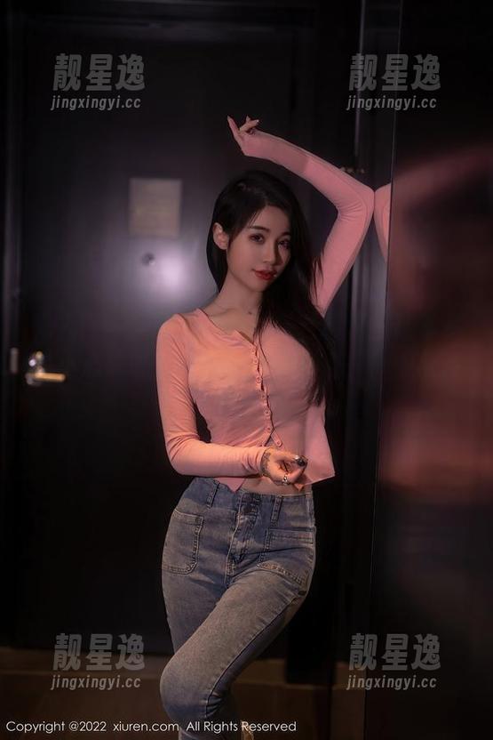 秀人网 - “刘婷婷”的制服图包里藏着多少小心思呢？观看的每次都是一种“意外”的发现。