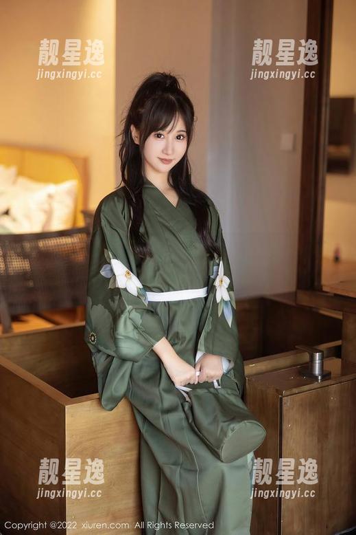 秀人网 - 妙可可Cheese的“空姐”图集，光是这身衣服就让我想多看几眼