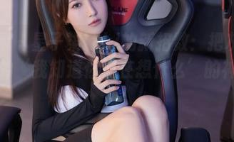 秀人网 – 星子柒kiki的新招数：把灰丝穿出一种‘我知道你们在想什么’的神秘感！