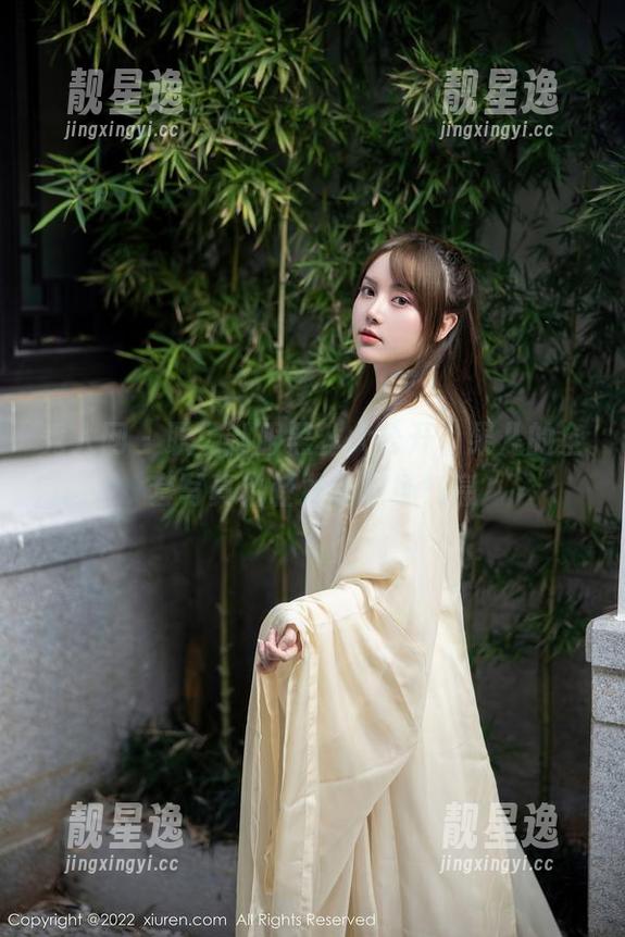 秀人网-果儿 秀人网 - 职场制服黑丝大公开,果儿的全套写真轻轻撩动职场气息