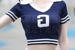 秀人网 – 米妮大萌萌制服图片合集——怎么看都觉得像是这个角度特别有趣。