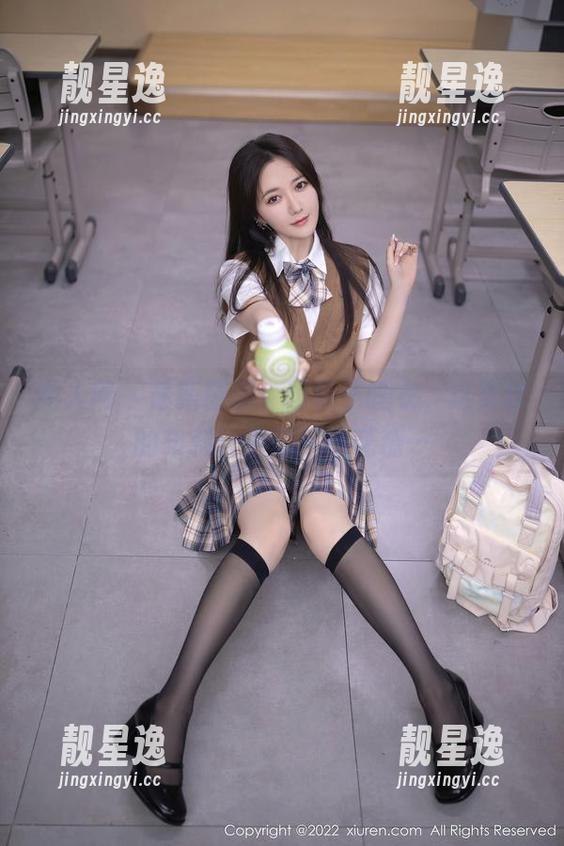 秀人网 - 最新图册：萌奈子睡衣，这柔软的布料让我想到棉花糖…