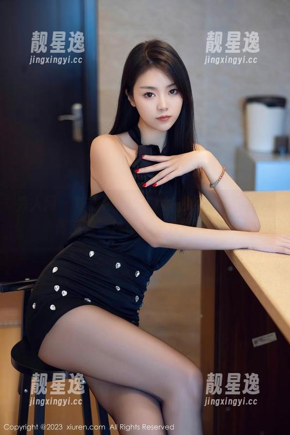 秀人网 - 陈雅漫VICKY的裸足写真，原图传递着一种不太安分的气息…