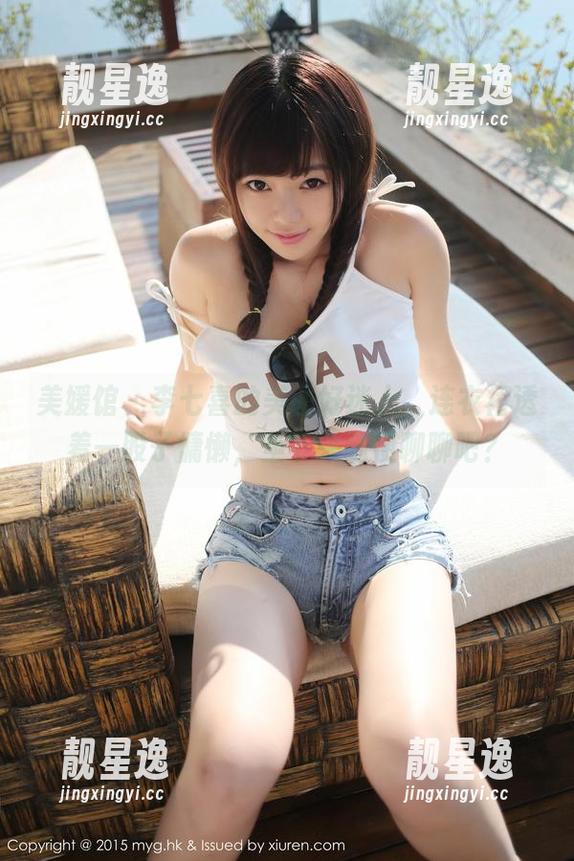 美媛馆 - 李七喜的美图好迷人，连衣裙透着一股子慵懒，坐下来随便聊聊吧？