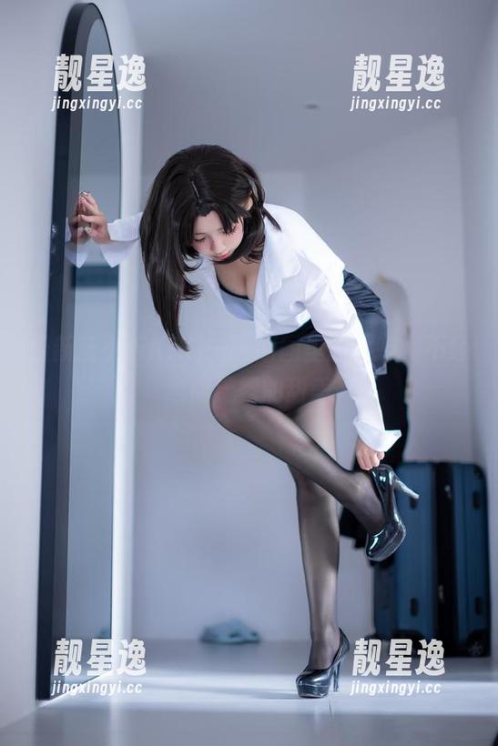 蓝小沂KiKi 最新蓝小沂KiKi——原图里的女孩,不经意间流露的甜美