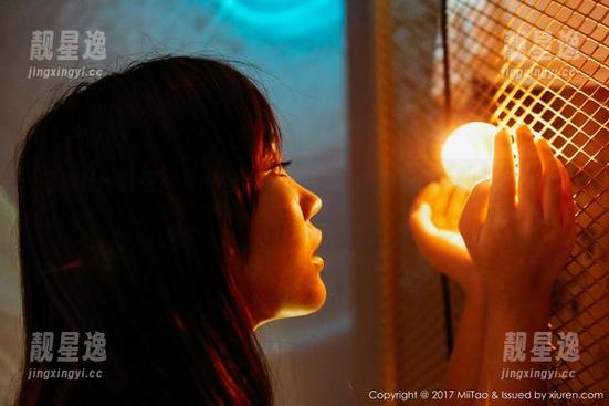 蜜桃社 - 就这？Gina全套裸足写真，我的下载欲望被狠狠激发了！