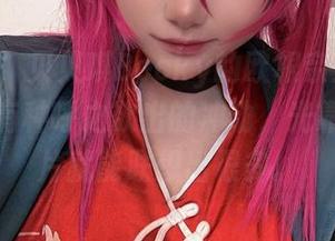 我服了，贝贝琪Becky的欧根亲王JK实在让人有种呼之欲出的冲动，光靠这张图片就能联想出很多。