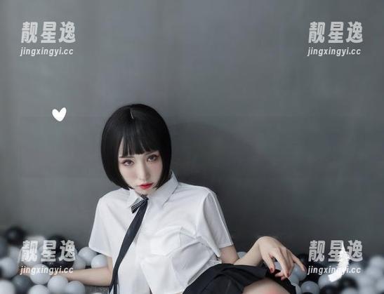 微密圈 - 满屏灰丝躁动，掀翻了超辣的林一的写真集平静