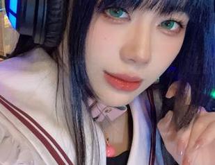 阿九从不咕咕的卡芙卡写真，让我思绪飘飞…或许我也该找个角落藏个图片。