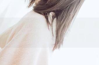 阿半今天很开心的白色肉感原图，属于“你们看我多可爱”的真实写照。