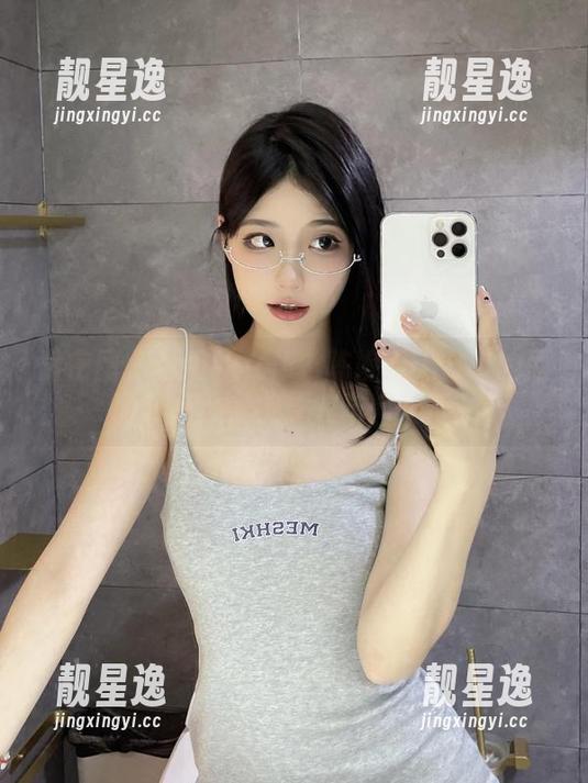 陈妮妮UNI 微密圈 - 说好的女仆?陈妮妮UNI给的原图和壁纸似乎让人脑洞大开。
