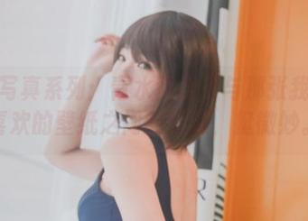 私房写真系列：青水百合子与那张我特别喜欢的壁纸之间的距离，挺微妙。