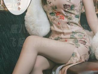 出圈了，鹿八岁baby在红色皮革中玩得飞起，精选美图奉上。